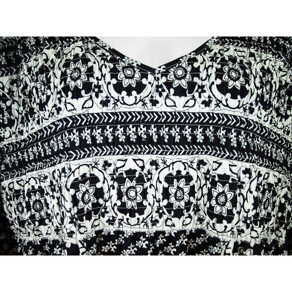 Black & White 6X Tunic Top Empire Waist 3/4 sleeve V-Neck Measures To Be 3X/4X - Picture 7 of 13